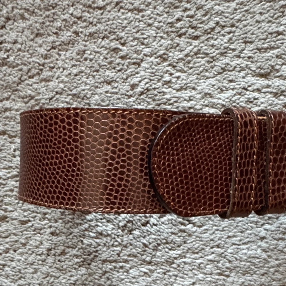 Vintage Cognac Wide Leather Belt with Snakeskin Pattern & Brass & leather Buckle